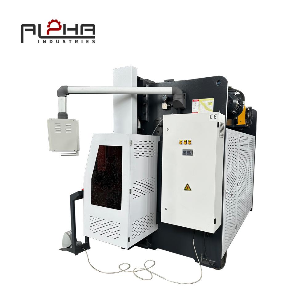 Prensa plegadora ALPHA: mejora de la eficiencia de la producción con automatización avanzada