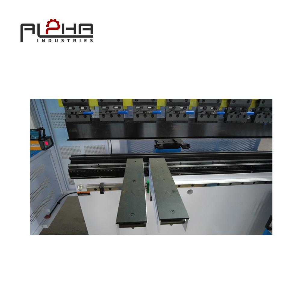 精密折弯机后挡料精度和重复性