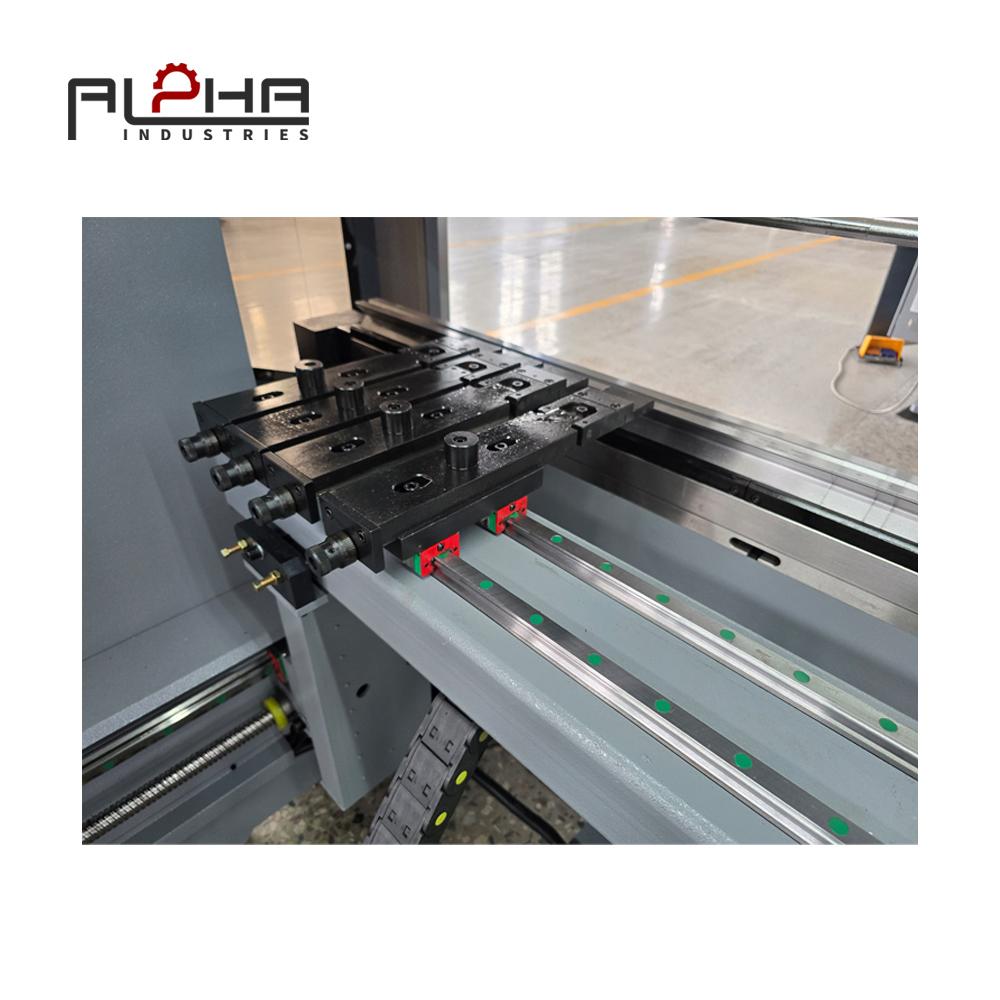 澳大利亚矿业制造中用于厚板折弯的数控折弯机