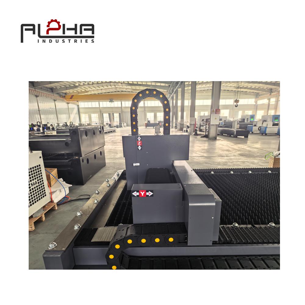 Máquina de corte láser para cubrir la escasez de operarios cualificados en la industria manufacturera de Brasil y México.